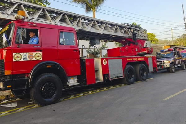 Copresidenta destaca respuesta de Bomberos Unidos ante siniestro en el Mercado Oriental