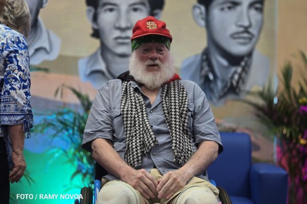 UNAN-Managua rinde homenaje a Brian Wilson, héroe de la paz y la solidaridad