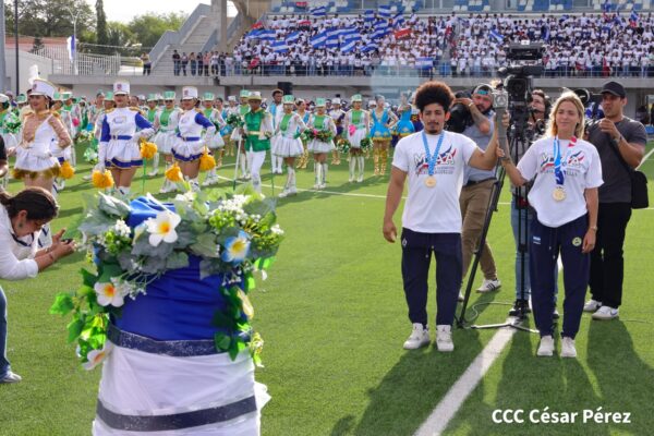Juventud nicaragüense recibe con orgullo la Antorcha Centroamericana
