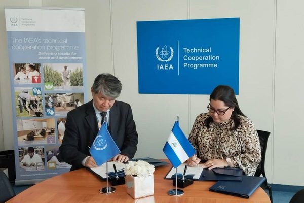 Más cooperación con OIEA