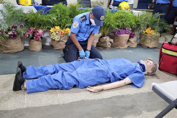 Bomberos se certifican en atención prehospitalaria avanzada
